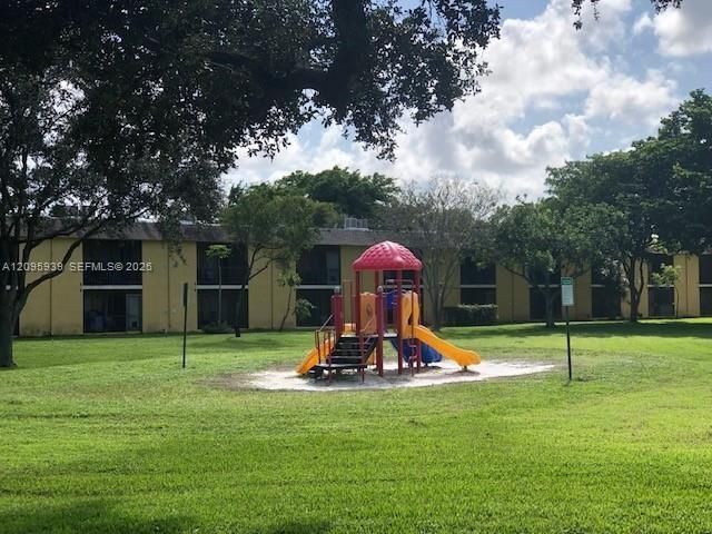 110 Meadows Circle 110, Boynton Beach, FL 33436