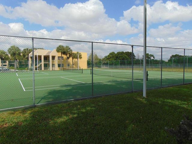 110 Meadows Circle 110, Boynton Beach, FL 33436