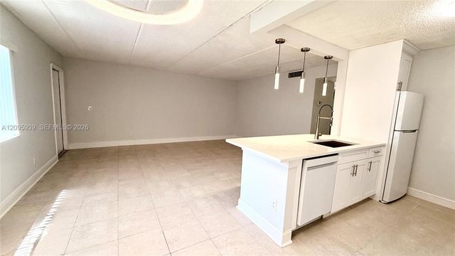 110 Meadows Circle 110, Boynton Beach, FL 33436