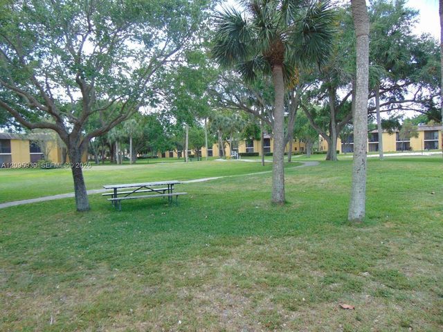 110 Meadows Circle 110, Boynton Beach, FL 33436