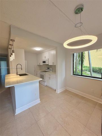 110 Meadows Circle 110, Boynton Beach, FL 33436