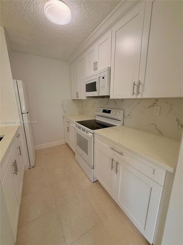 110 Meadows Circle 110, Boynton Beach, FL 33436