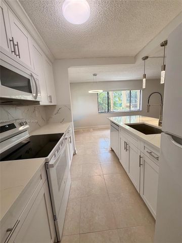 110 Meadows Circle 110, Boynton Beach, FL 33436