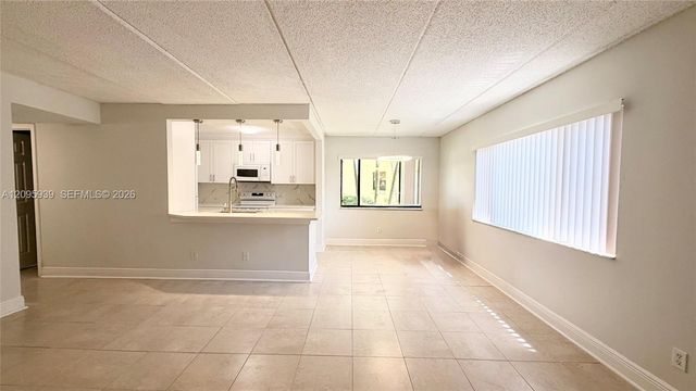 110 Meadows Circle 110, Boynton Beach, FL 33436