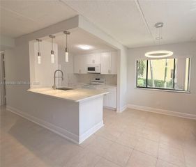 110 Meadows Circle 110, Boynton Beach, FL 33436