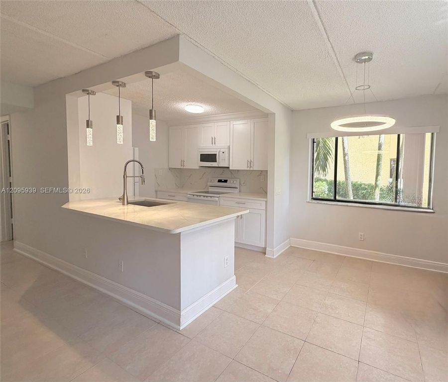 110 Meadows Circle 110, Boynton Beach, FL 33436