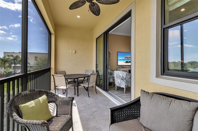 5589 CANNES CIRCLE, Sarasota, FL 34231