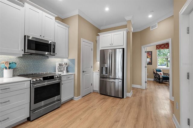 5589 CANNES CIRCLE, Sarasota, FL 34231