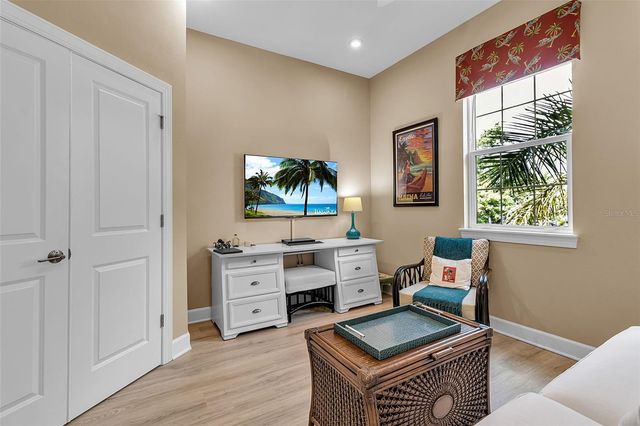 5589 CANNES CIRCLE, Sarasota, FL 34231