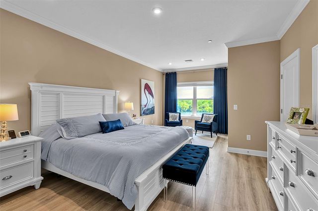 5589 CANNES CIRCLE, Sarasota, FL 34231