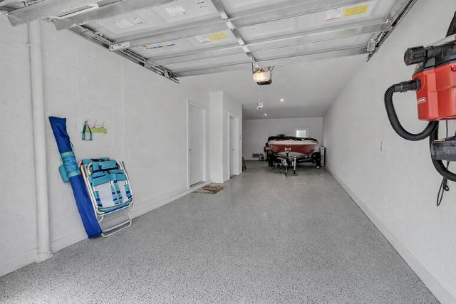 5589 CANNES CIRCLE, Sarasota, FL 34231