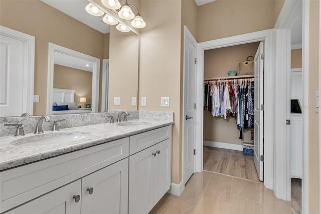 5589 CANNES CIRCLE, Sarasota, FL 34231