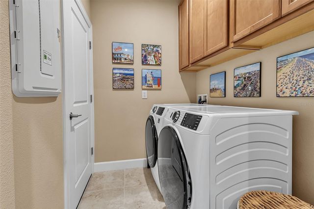 5589 CANNES CIRCLE, Sarasota, FL 34231