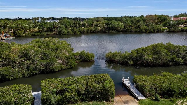 5589 CANNES CIRCLE, Sarasota, FL 34231