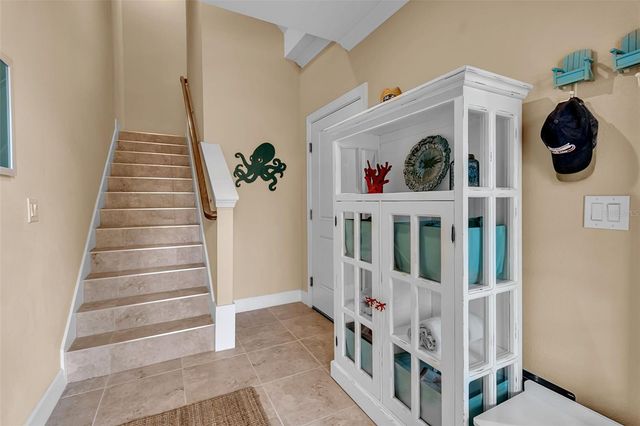 5589 CANNES CIRCLE, Sarasota, FL 34231