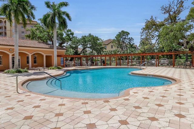 5589 CANNES CIRCLE, Sarasota, FL 34231