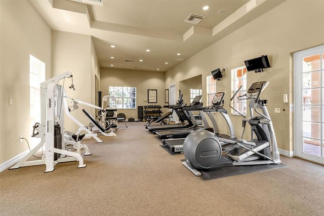 5589 CANNES CIRCLE, Sarasota, FL 34231