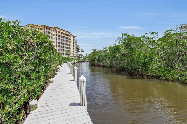 5589 CANNES CIRCLE, Sarasota, FL 34231