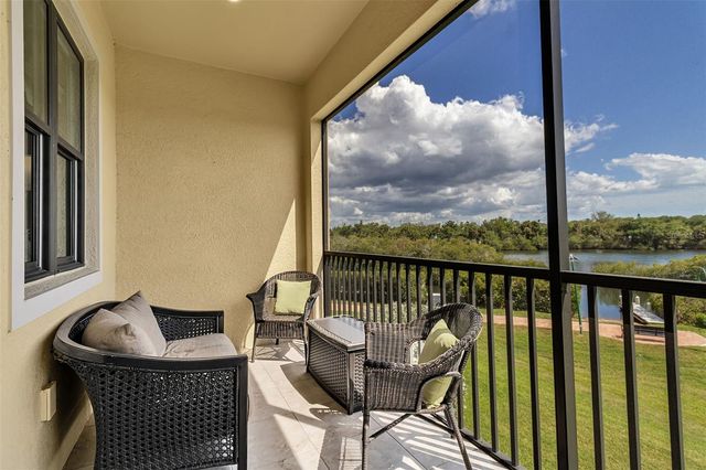 5589 CANNES CIRCLE, Sarasota, FL 34231