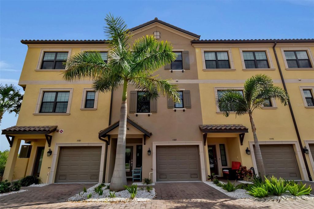 5589 CANNES CIRCLE, Sarasota, FL 34231