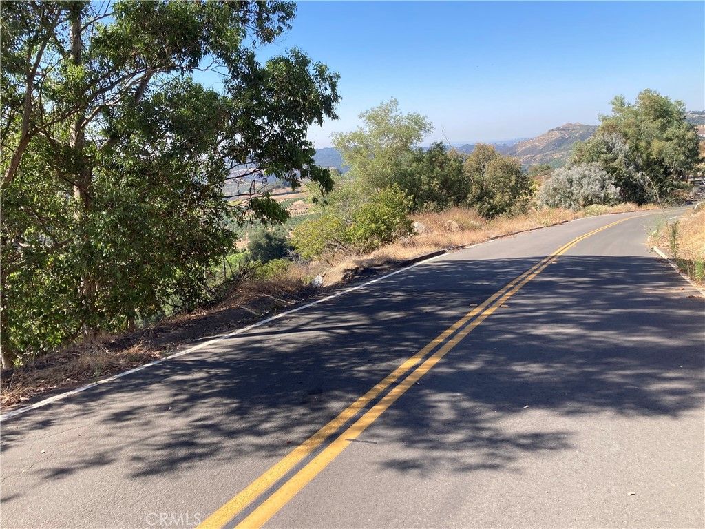 Image 6 of property listing at 37 El Calamar Road, Temecula, CA 92590