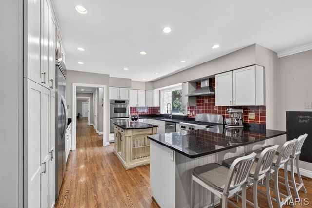 6 Exmoor Drive, Ladue, MO 63124