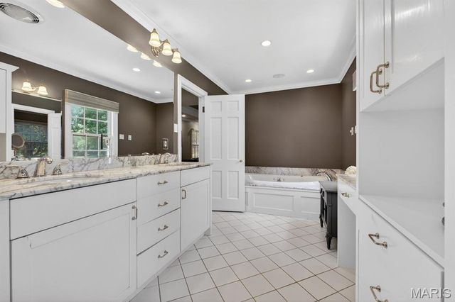 6 Exmoor Drive, Ladue, MO 63124