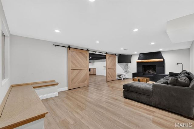 6 Exmoor Drive, Ladue, MO 63124