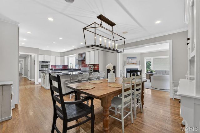 6 Exmoor Drive, Ladue, MO 63124