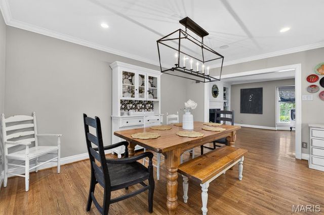 6 Exmoor Drive, Ladue, MO 63124