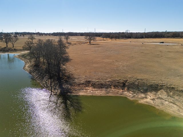 141 Woodbridge Boulevard, Bowie, TX 76230