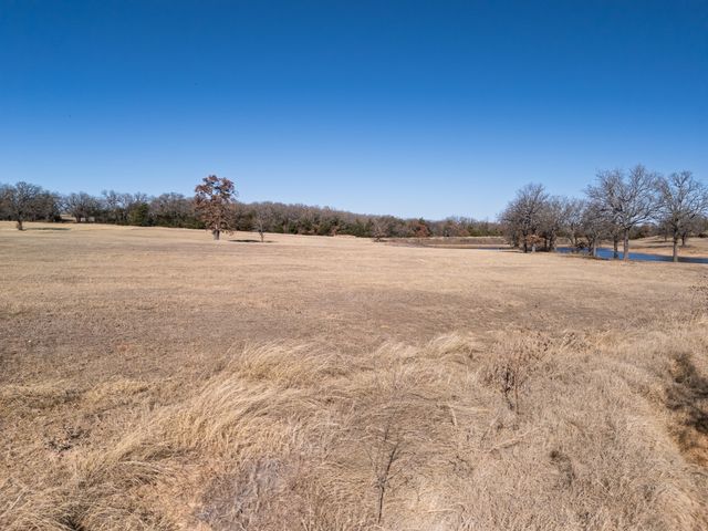 141 Woodbridge Boulevard, Bowie, TX 76230