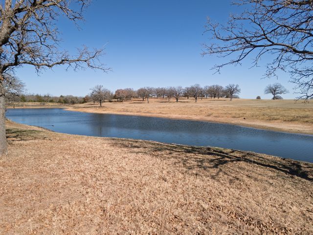 141 Woodbridge Boulevard, Bowie, TX 76230