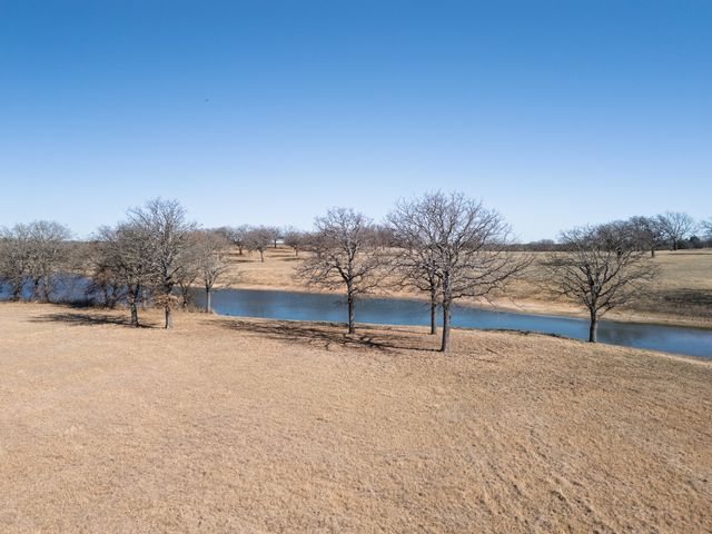 141 Woodbridge Boulevard, Bowie, TX 76230