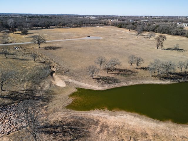 141 Woodbridge Boulevard, Bowie, TX 76230