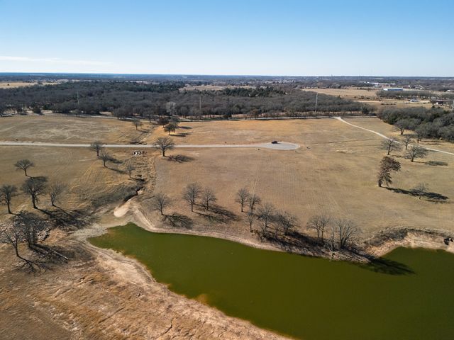 141 Woodbridge Boulevard, Bowie, TX 76230