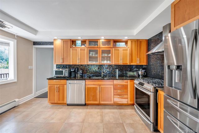 11 Ann Court, North Babylon, NY 11703