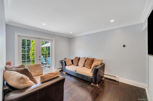 11 Ann Court, North Babylon, NY 11703