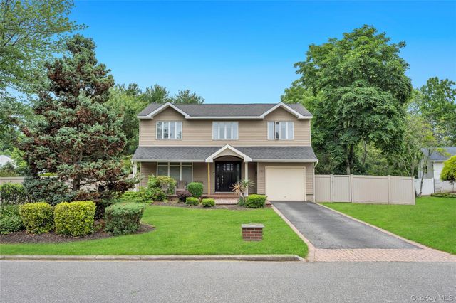 11 Ann Court, North Babylon, NY 11703