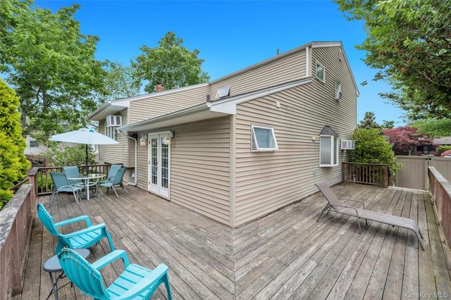 11 Ann Court, North Babylon, NY 11703