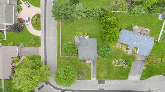 11 Ann Court, North Babylon, NY 11703