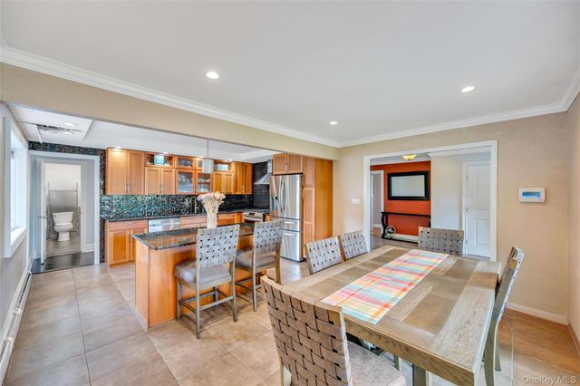 11 Ann Court, North Babylon, NY 11703