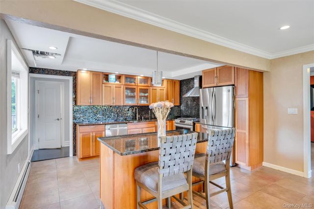 11 Ann Court, North Babylon, NY 11703