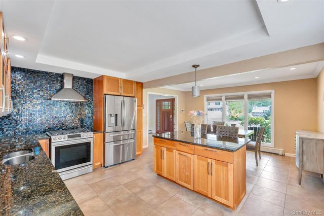 11 Ann Court, North Babylon, NY 11703
