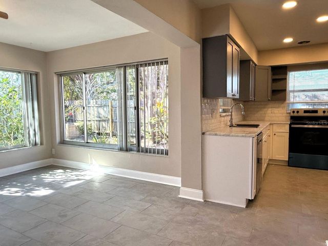 2489 DEL RIO WAY, Dunedin, FL 34698