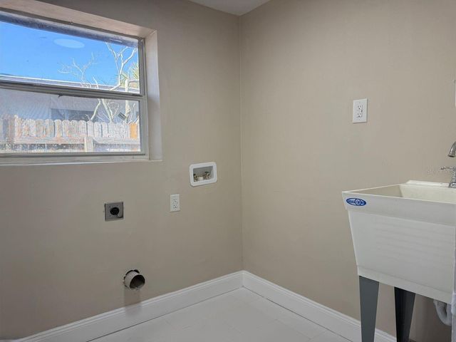 2489 DEL RIO WAY, Dunedin, FL 34698