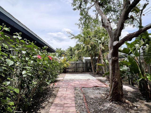 2489 DEL RIO WAY, Dunedin, FL 34698