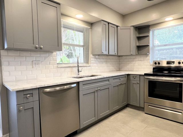 2489 DEL RIO WAY, Dunedin, FL 34698