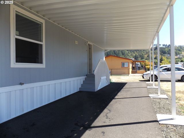 1200 E CENTRAL Ave 80, Sutherlin, OR 97479