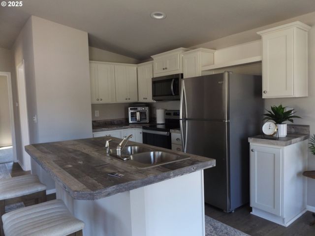 1200 E CENTRAL Ave 80, Sutherlin, OR 97479